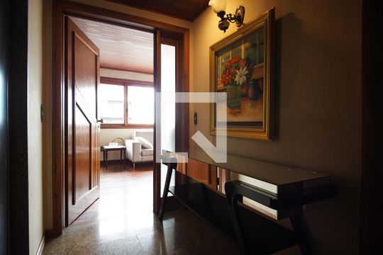 Hall de Entrada _ Apartamento de apartamento para alugar com 3 quartos, 475m² em Santa Cecília, Porto Alegre