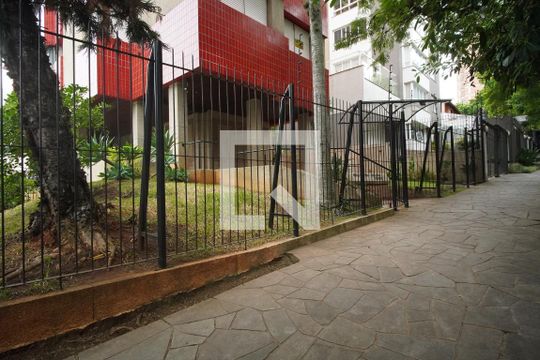Fachada de apartamento para alugar com 3 quartos, 475m² em Santa Cecília, Porto Alegre