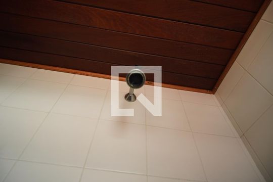 Banheiro de apartamento para alugar com 3 quartos, 475m² em Santa Cecília, Porto Alegre