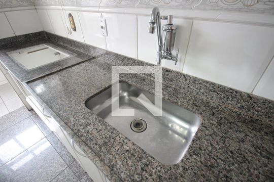 Cozinha de apartamento para alugar com 3 quartos, 92m² em Itapoã, Belo Horizonte