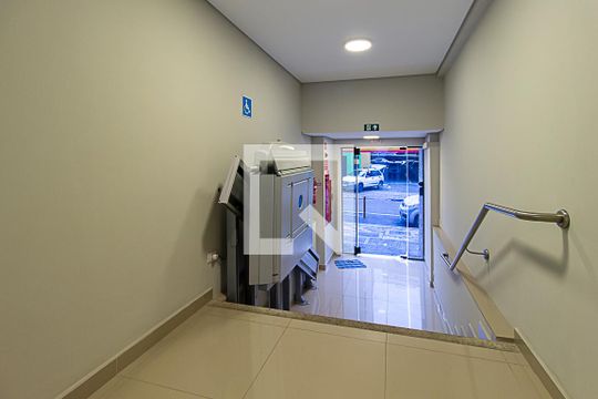 Entrada de kitnet/studio para alugar com 1 quarto, 36m² em Centro, Curitiba