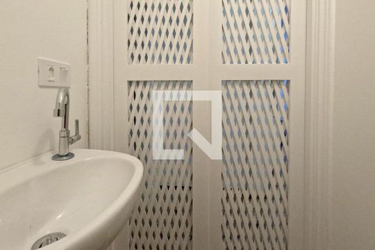 Lavabo de apartamento para alugar com 2 quartos, 113m² em Boqueirão, Santos