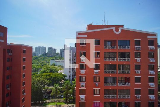 Sacada _Vista  de apartamento para alugar com 3 quartos, 74m² em Chácara das Pedras, Porto Alegre