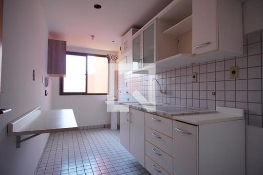 Cozinha  de apartamento para alugar com 3 quartos, 74m² em Chácara das Pedras, Porto Alegre