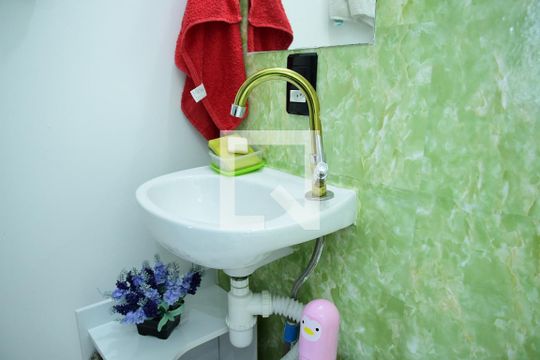 Banheiro de apartamento para alugar com 3 quartos, 63m² em Jardim Isis, Cotia