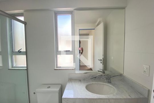 Banheiro de apartamento à venda com 2 quartos, 62m² em Santo Antônio, Belo Horizonte