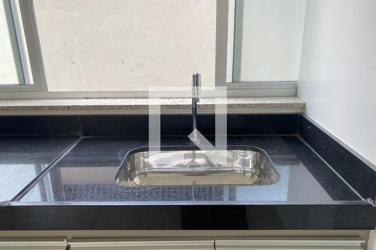 Cozinha de apartamento à venda com 2 quartos, 62m² em Santo Antônio, Belo Horizonte