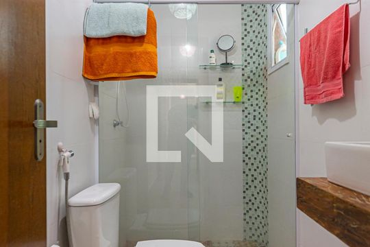 Banheiro da Suite de apartamento à venda com 3 quartos, 130m² em Vila Eldizia, Santo André