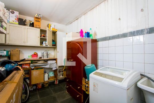 Área de serviço de casa à venda com 3 quartos, 218m² em Vila Alice, Santo André