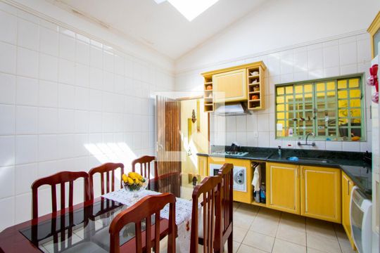 Cozinha de casa à venda com 3 quartos, 218m² em Vila Alice, Santo André