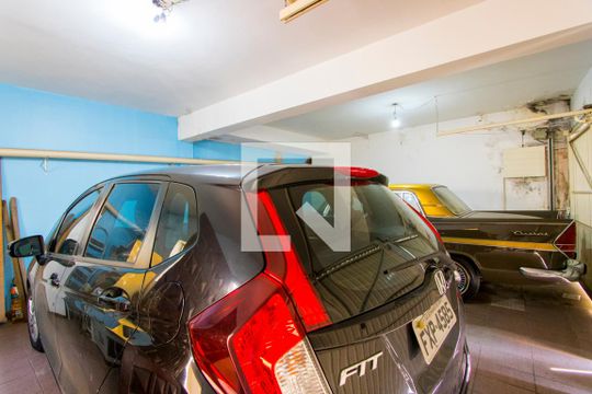 Garagem de casa à venda com 3 quartos, 218m² em Vila Alice, Santo André