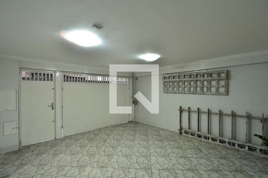Garagem de casa à venda com 4 quartos, 300m² em Parque Imperial, São Paulo