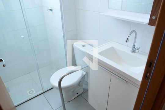Banheiro de apartamento para alugar com 2 quartos, 40m² em Lajeado, Cotia