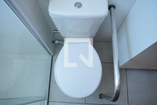 Banheiro de apartamento para alugar com 2 quartos, 40m² em Lajeado, Cotia