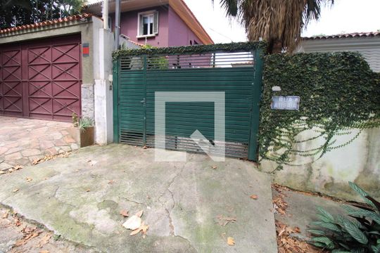 Fachada  de casa para alugar com 2 quartos, 180m² em Pacaembu, São Paulo