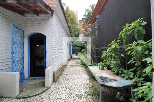 Quintal  de casa para alugar com 2 quartos, 180m² em Pacaembu, São Paulo