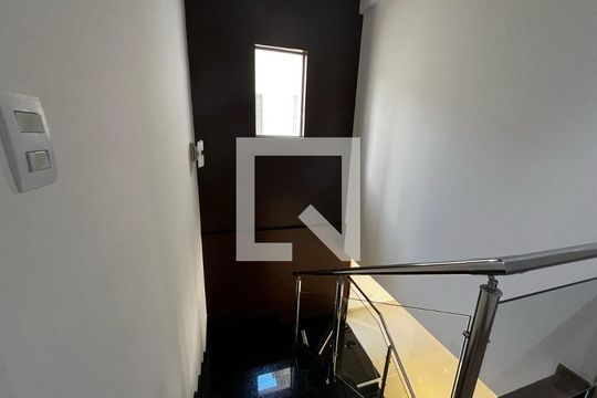 Foto 01 de casa de condomínio à venda com 3 quartos, 230m² em Jardim Londrina, São Paulo