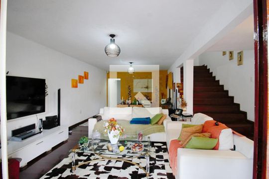 Sala de casa à venda com 2 quartos, 150m² em Jardim Maria Rosa, Taboão da Serra