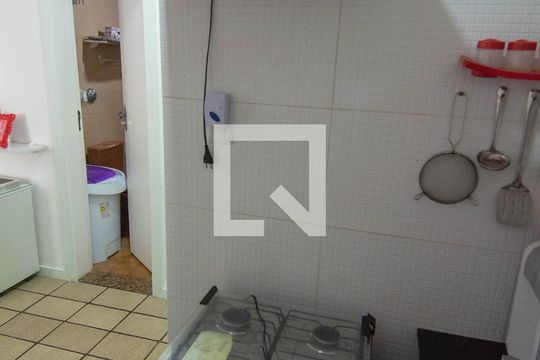 Cozinha de apartamento para alugar com 1 quarto, 55m² em Armação, Salvador