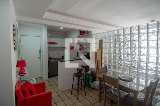 Sala de apartamento para alugar com 1 quarto, 55m² em Armação, Salvador