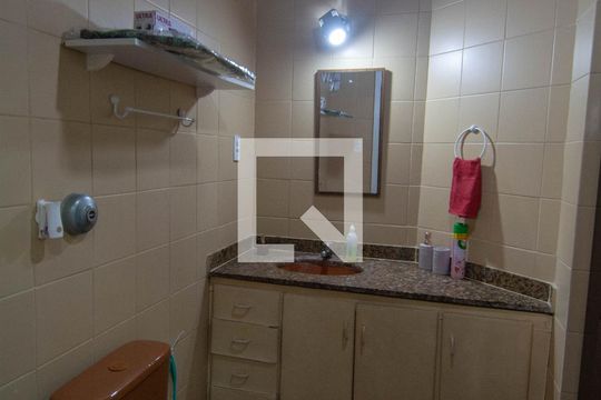 Banheiro de apartamento para alugar com 1 quarto, 55m² em Armação, Salvador
