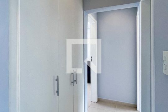 Corredor de apartamento para alugar com 2 quartos, 74m² em Vila Uberabinha, São Paulo