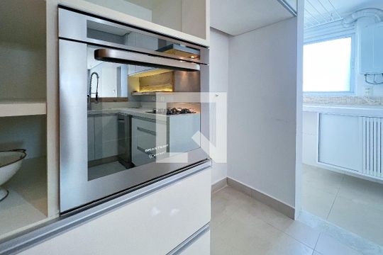 Cozinha de apartamento para alugar com 2 quartos, 74m² em Vila Uberabinha, São Paulo