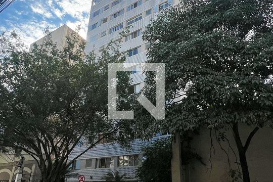 Fachada de apartamento para alugar com 2 quartos, 74m² em Vila Uberabinha, São Paulo