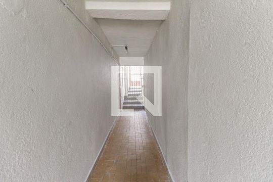 Entrada de casa para alugar com 3 quartos, 70m² em Vila Carmosina, São Paulo