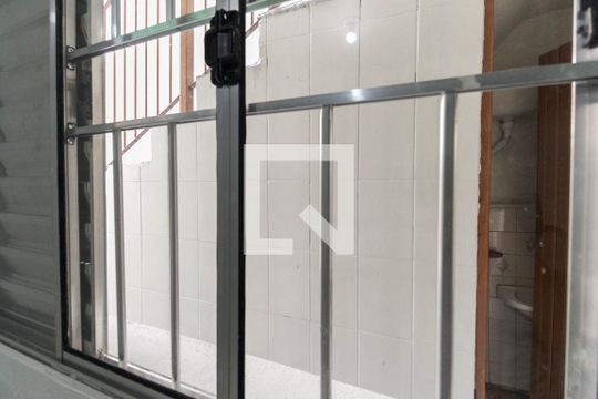 Vista do Quarto 2 de casa para alugar com 3 quartos, 70m² em Vila Carmosina, São Paulo