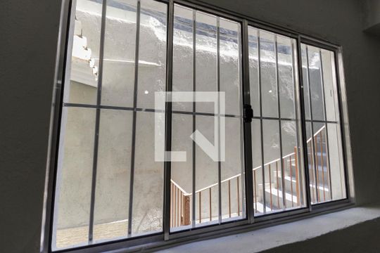 Vista do Quarto 1 de casa para alugar com 3 quartos, 70m² em Vila Carmosina, São Paulo