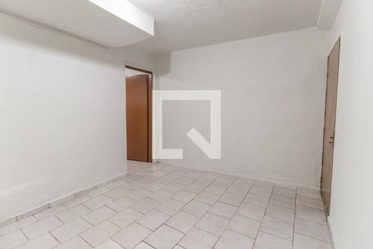 Quarto 2 de casa para alugar com 3 quartos, 70m² em Vila Carmosina, São Paulo