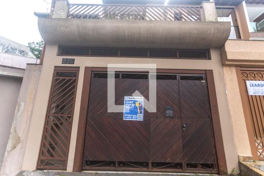 Fachada de casa para alugar com 3 quartos, 360m² em Nova Petrópolis, São Bernardo do Campo