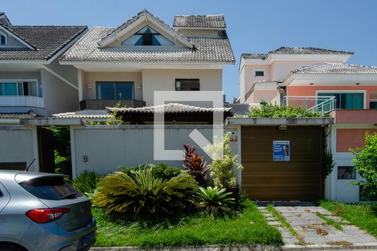 Fachada de casa para alugar com 4 quartos, 234m² em Recreio dos Bandeirantes, Rio de Janeiro