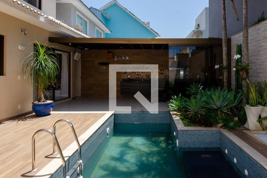 Área externa de casa para alugar com 4 quartos, 234m² em Recreio dos Bandeirantes, Rio de Janeiro