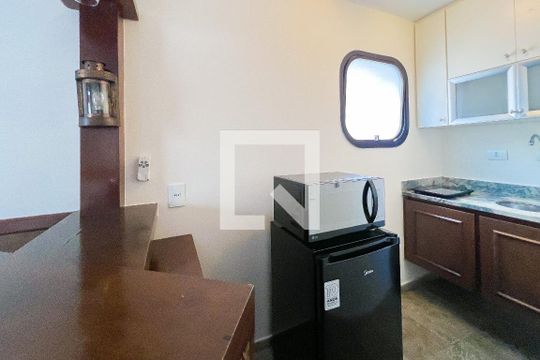 Cozinha de apartamento para alugar com 1 quarto, 75m² em Itaim Bibi, São Paulo