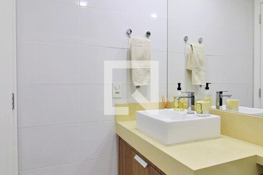 Banheiro de apartamento à venda com 2 quartos, 75m² em Parque das Nações, Santo André