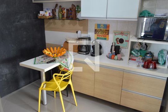 Cozinha de apartamento para alugar com 3 quartos, 86m² em Tanque, Rio de Janeiro