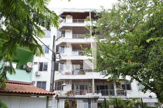 Fachada do Prédio de apartamento para alugar com 3 quartos, 86m² em Tanque, Rio de Janeiro