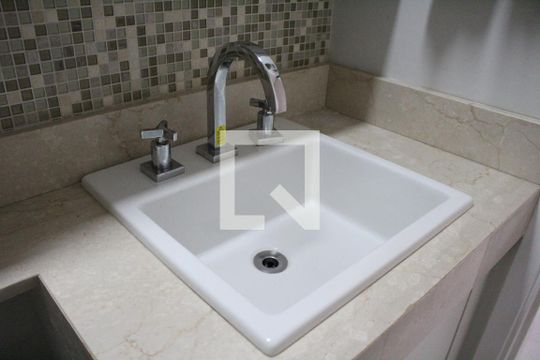 Banheiro de apartamento para alugar com 3 quartos, 73m² em Nossa Senhora do O, São Paulo