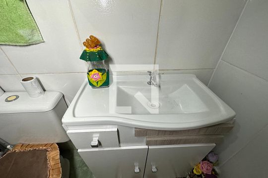 Banheiro  de apartamento à venda com 2 quartos, 54m² em Duque de Caxias, São Leopoldo