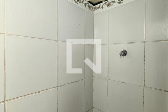 Banheiro  de apartamento à venda com 2 quartos, 54m² em Duque de Caxias, São Leopoldo