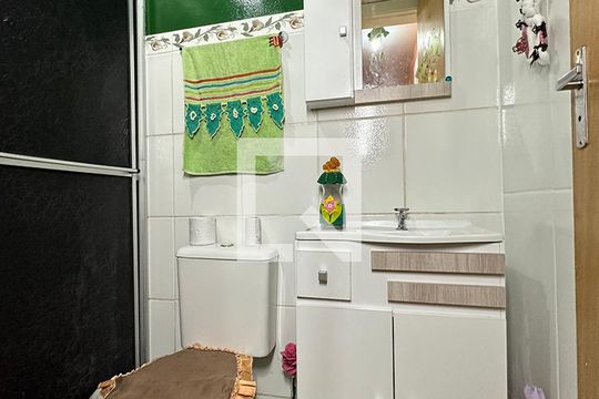 Banheiro  de apartamento à venda com 2 quartos, 54m² em Duque de Caxias, São Leopoldo