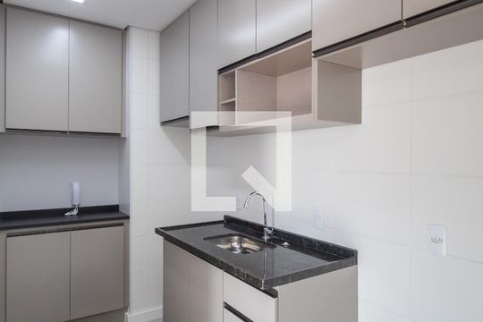 Cozinha de apartamento para alugar com 2 quartos, 37m² em Presidente Altino, Osasco