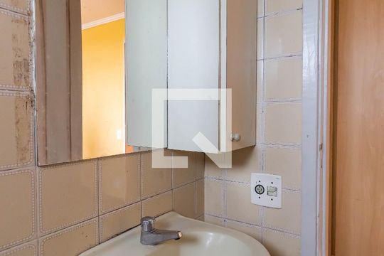 Banheiro de apartamento para alugar com 1 quarto, 55m² em Jaguaré, São Paulo