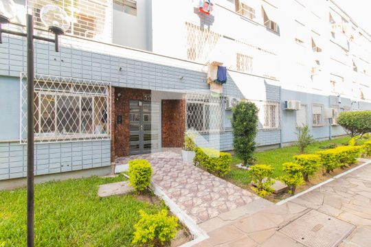 Entrada de apartamento à venda com 2 quartos, 50m² em Cavalhada, Porto Alegre