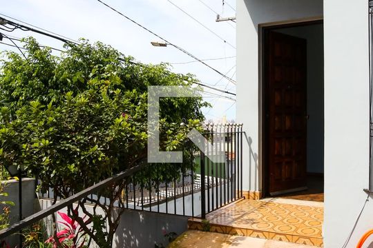 Frente de casa para alugar com 3 quartos, 124m² em Jardim Santo Antônio, Santo André