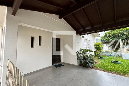 Área Externa de casa à venda com 4 quartos, 210m² em Boa Vista, Novo Hamburgo
