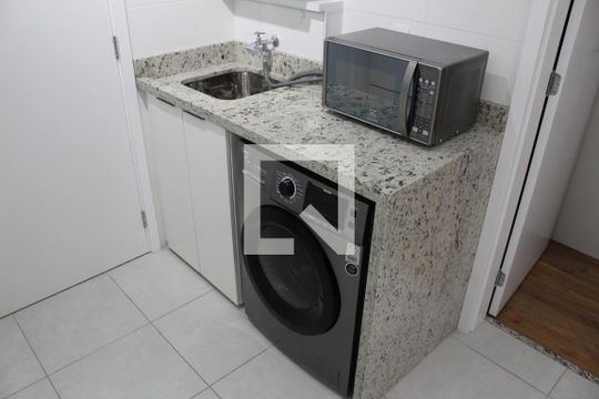 área de serviço de kitnet/studio para alugar com 1 quarto, 28m² em Água Branca, São Paulo