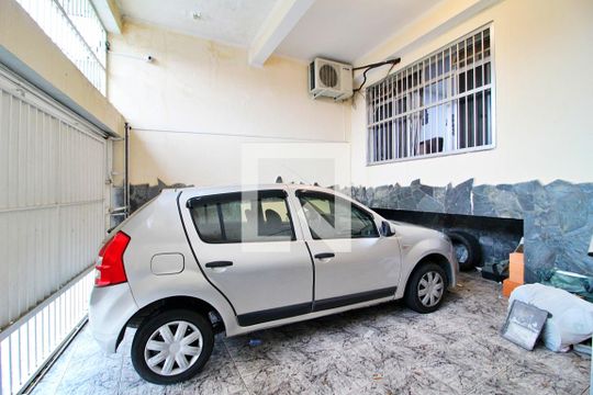 Garagem de casa à venda com 4 quartos, 220m² em Vila Curuçá, Santo André